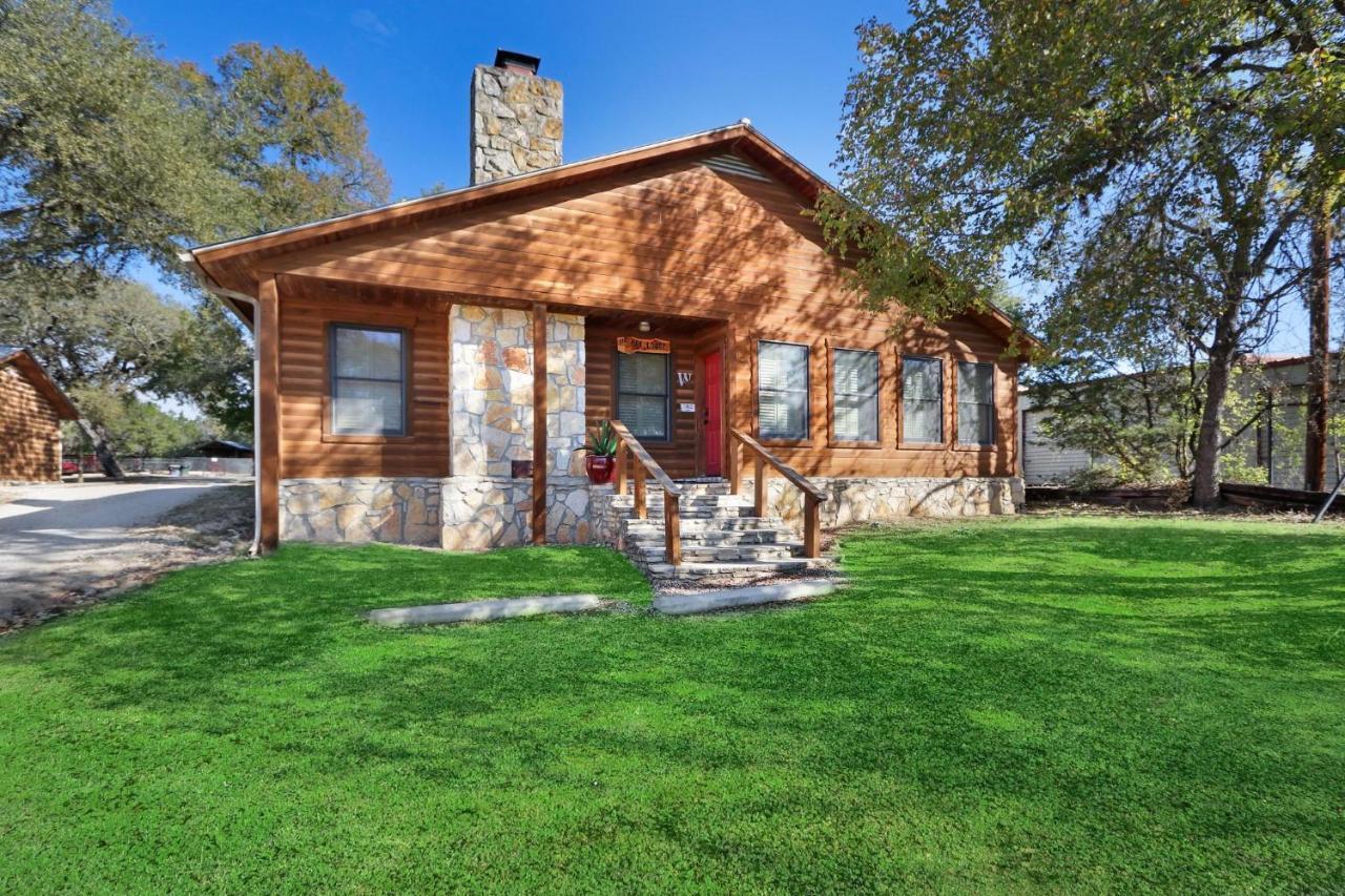 Wimberley Log Cabins Resort And Suites- The Oak Lodge Exterior foto