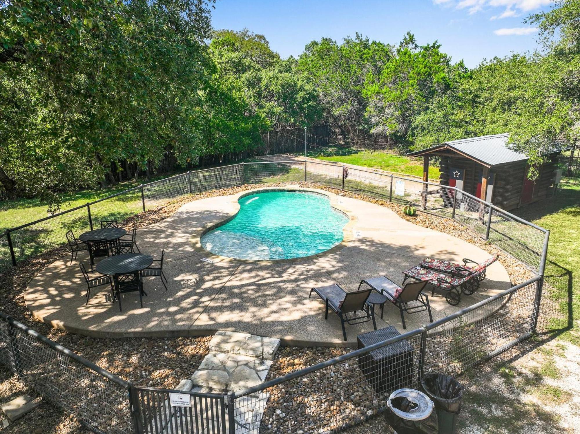 Wimberley Log Cabins Resort And Suites- The Oak Lodge Exterior foto